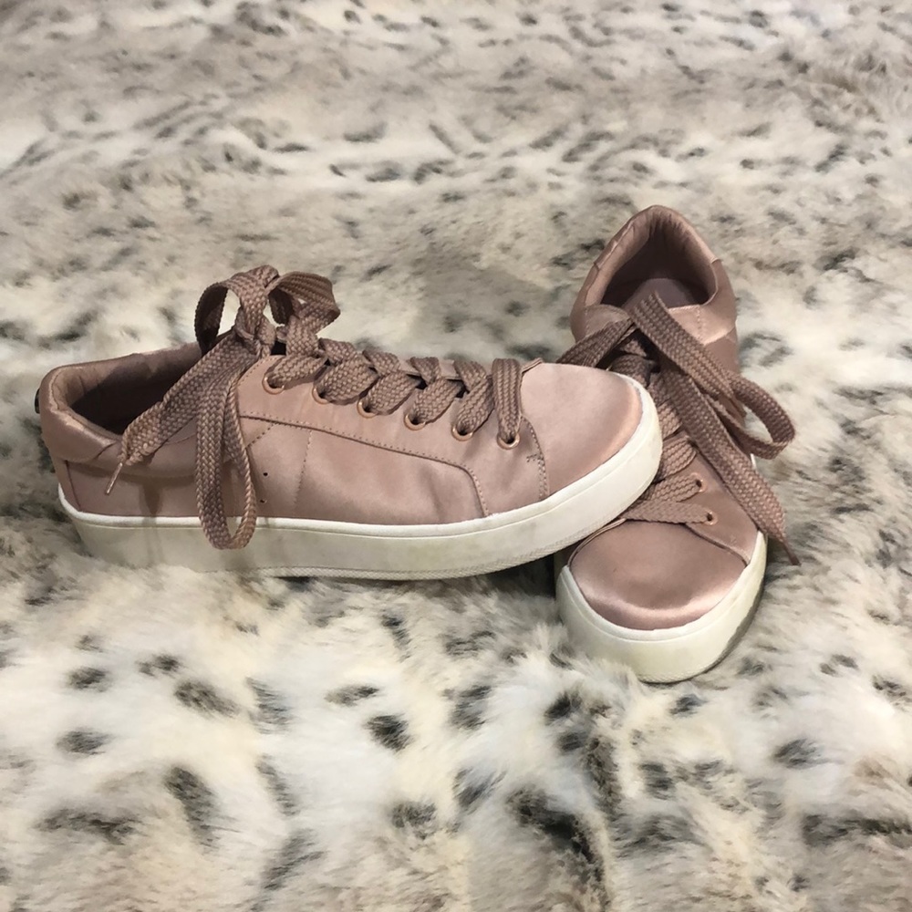 Do you Madame velvet shoes